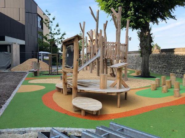 AIRE DE JEUX ECOLE STRASSEN