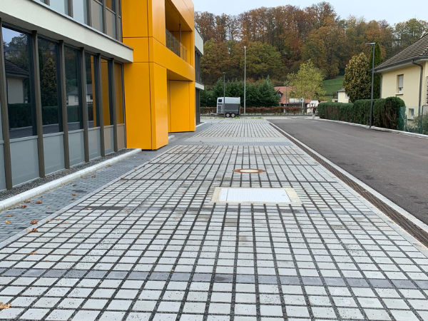 Aménagements extérieurs de l'immeuble de bureau à Gonderange (8)